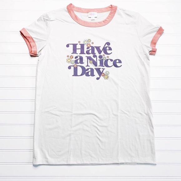 🚨Scroll through for different sizes😍Liv Ts - Picture 4 of 7